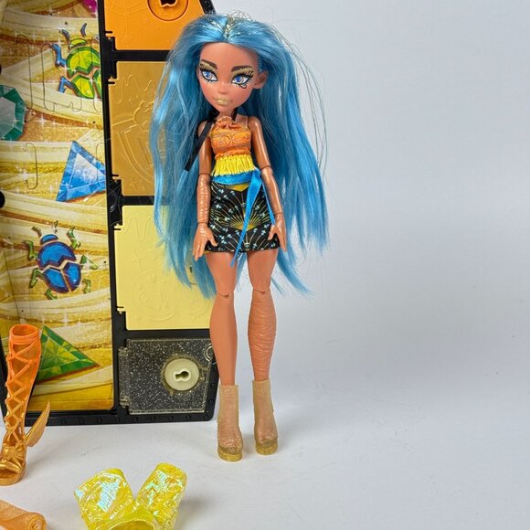 Monster High Skulltimate Secrets Series 2 Fearidescent Cleo De Nile Nile Locker - Picture 2 of 6